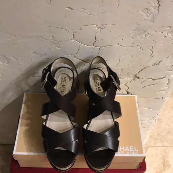 Michael Kors platform wedge shoe - Picture 5 of 6